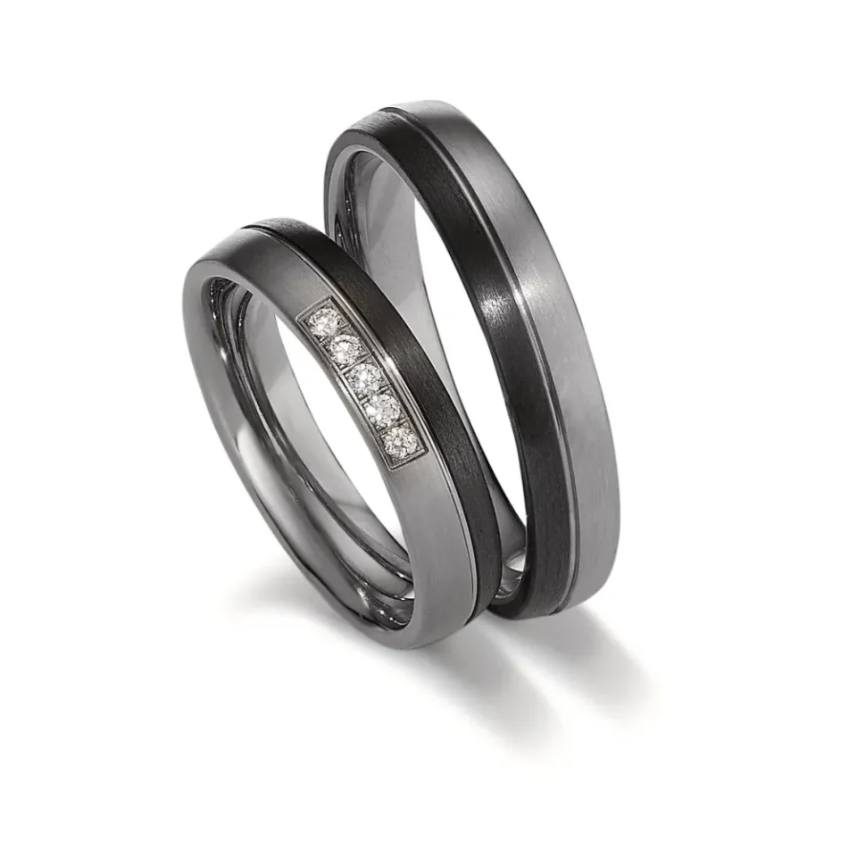 Alianzas de boda de titanio y carbono con diamantes