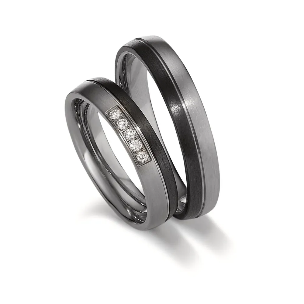 Alianzas de boda de titanio y carbono con diamantes