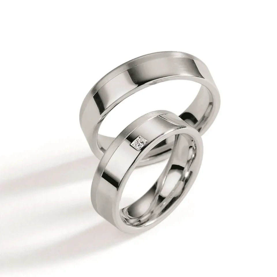 Alianzas de boda de plata con diamante