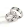 Alianzas de boda de plata con diamante