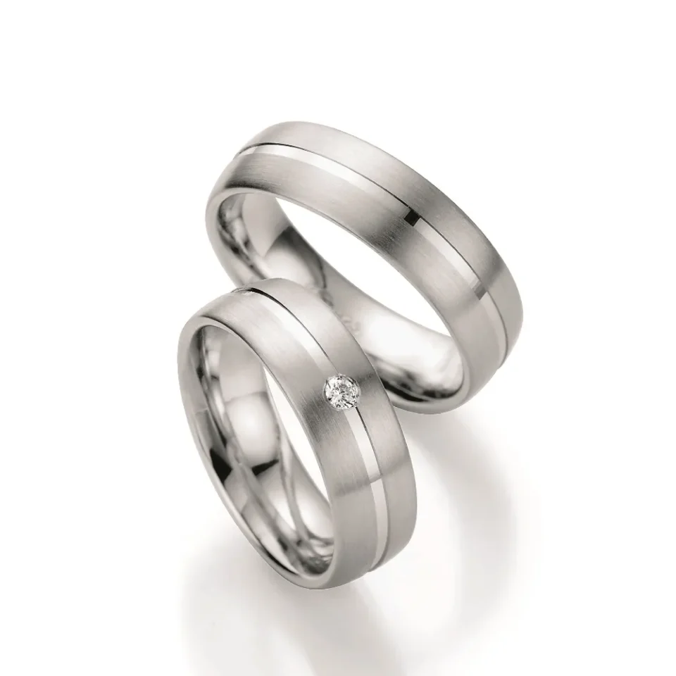 Alianzas de boda de plata con diamante