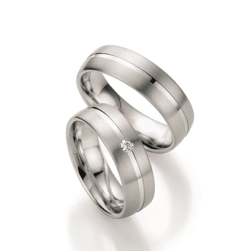 Alianzas de boda de plata con diamante