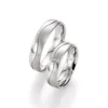 Alianzas de boda de plata con diamantes