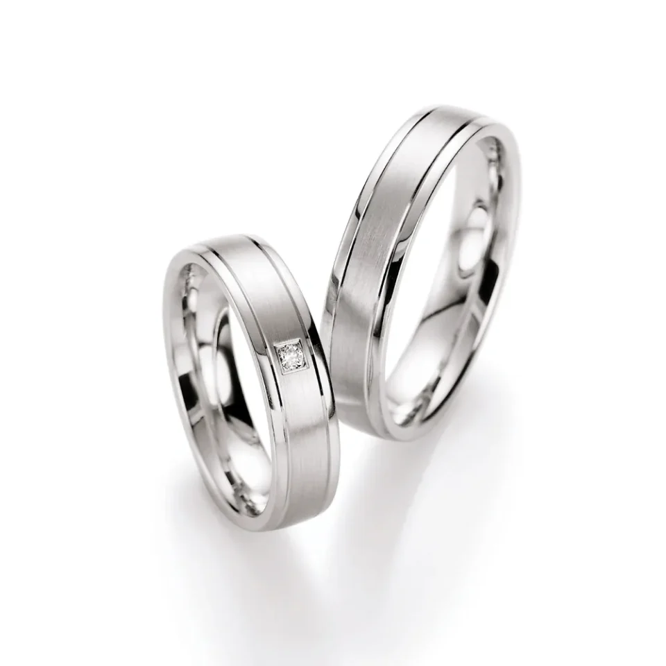 Alianzas de boda de plata con diamante