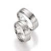 Alianzas de boda de plata con diamante