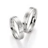 Alianzas de boda de plata con diamante