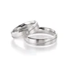 Alianzas de boda de plata con diamante