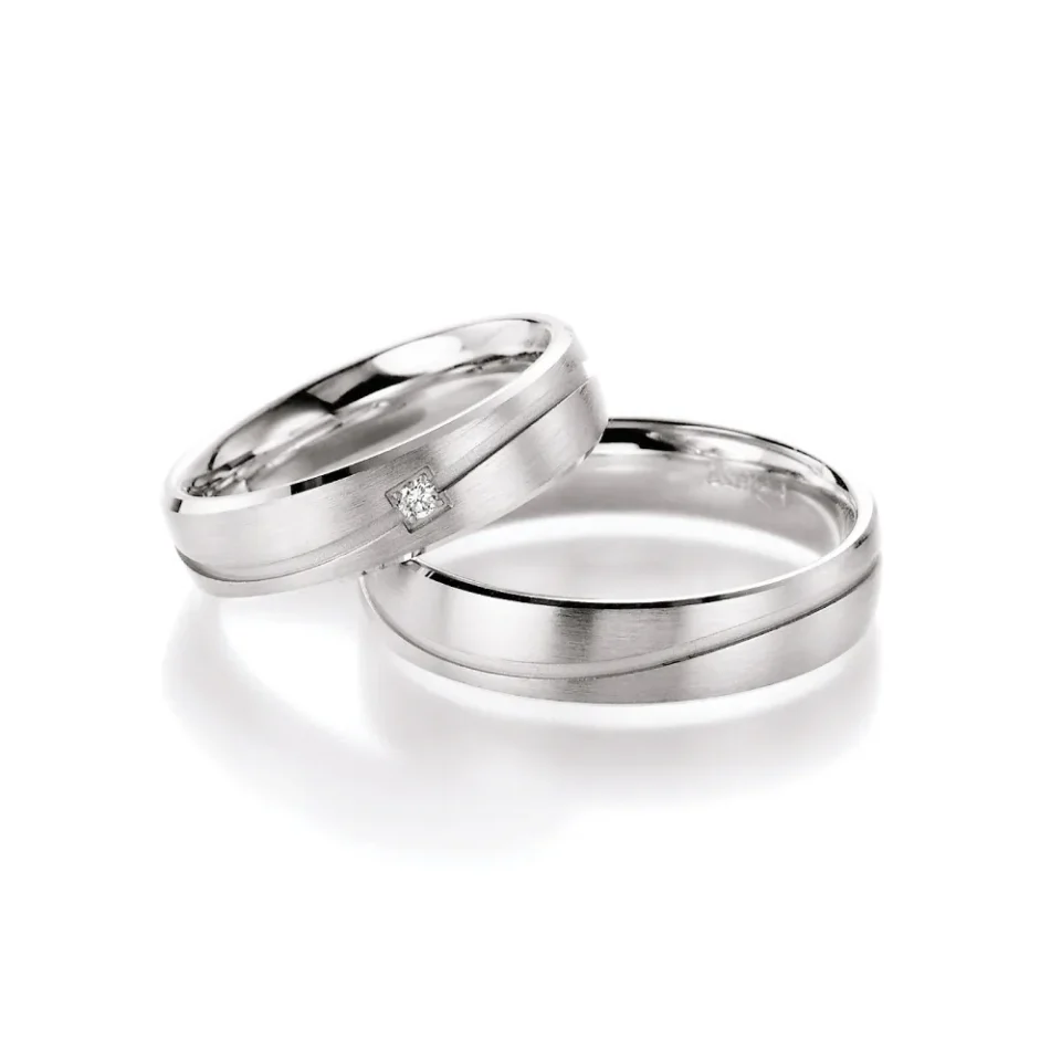 Alianzas de boda de plata con diamante
