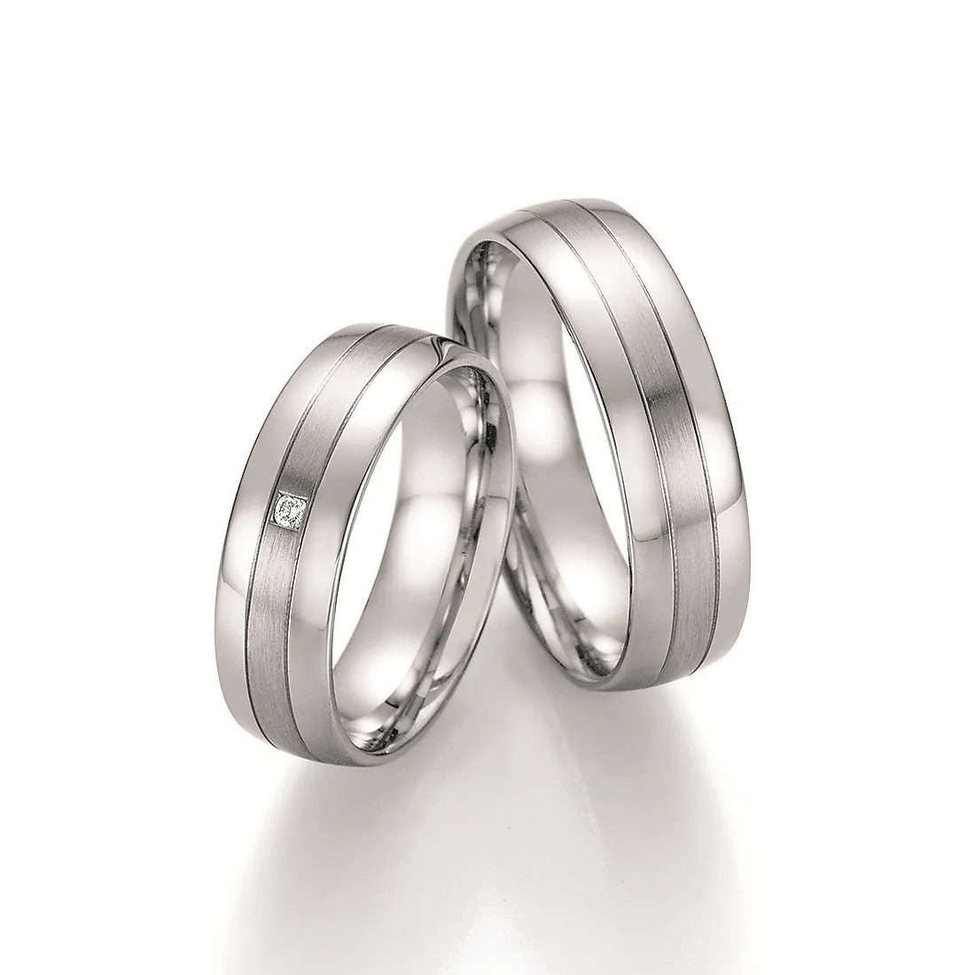 Alianzas de boda de plata con diamante