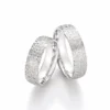 Alianzas de boda de plata con diamantes