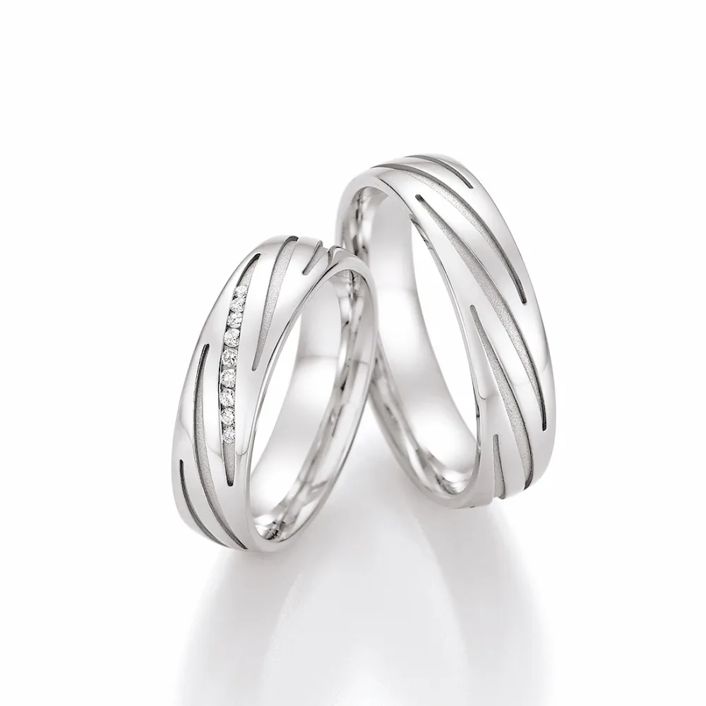 Alianzas de boda de plata con diamantes