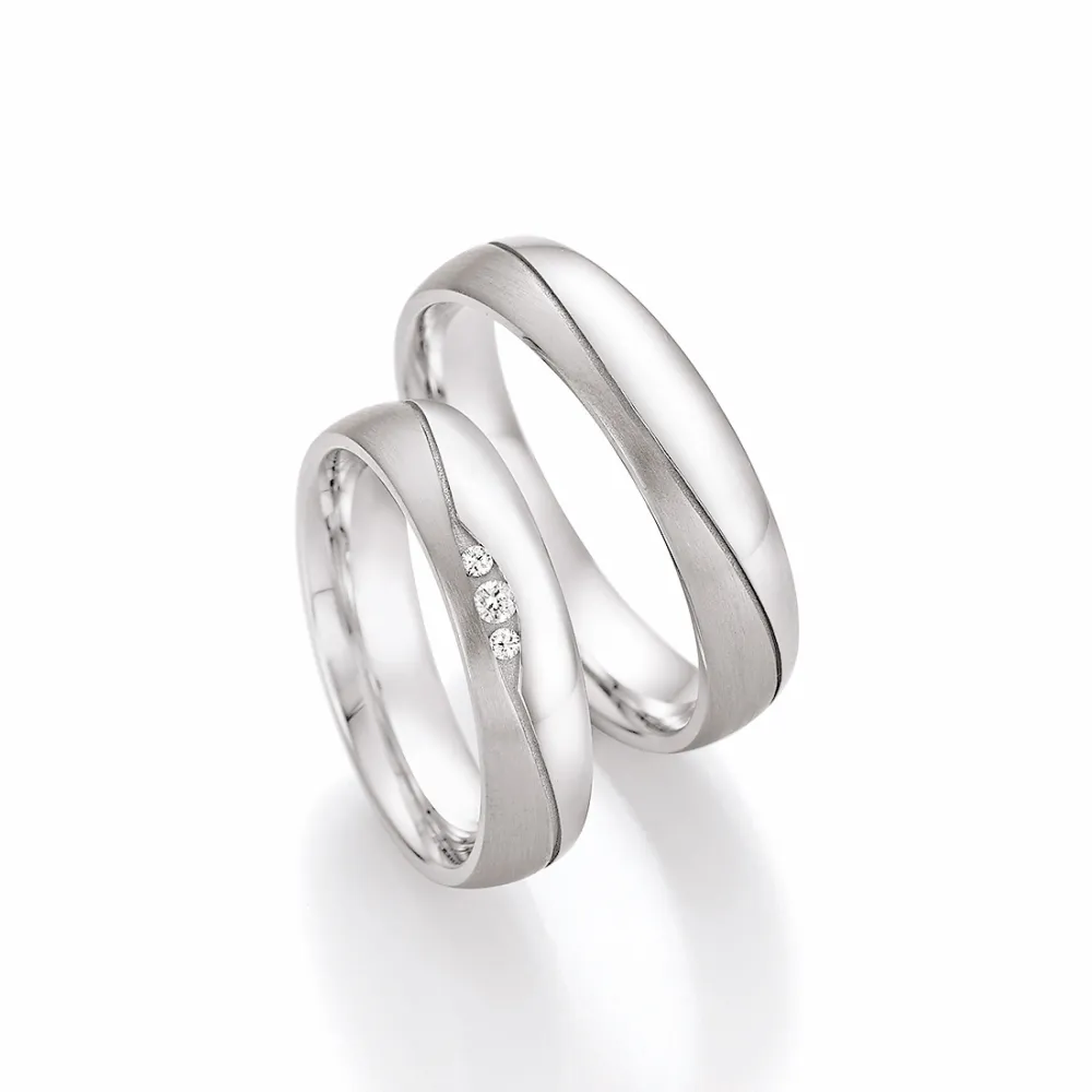 Alianzas de boda de plata con diamantes