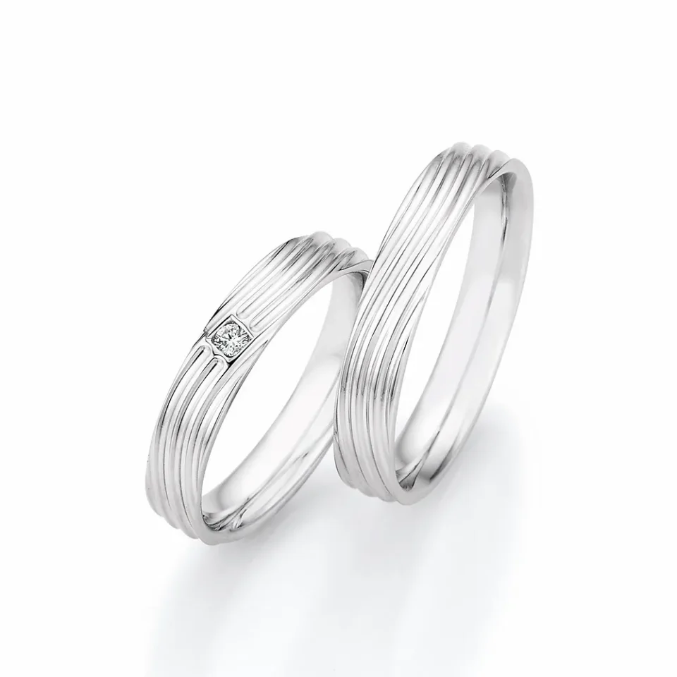 Alianzas de boda de plata con diamante