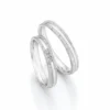 Alianzas de boda de plata con diamantes