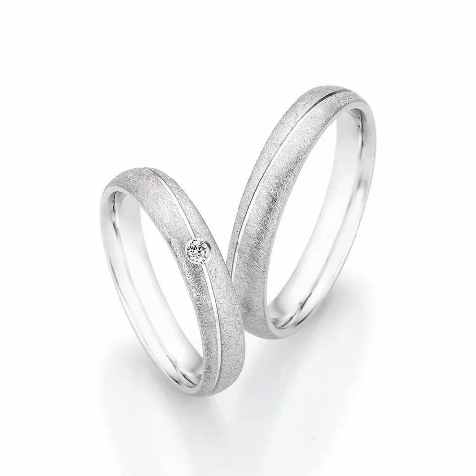 Alianzas de boda de plata con diamante