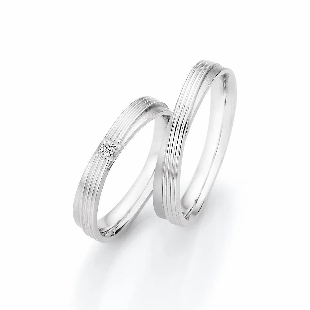 Alianzas de boda de plata con diamante