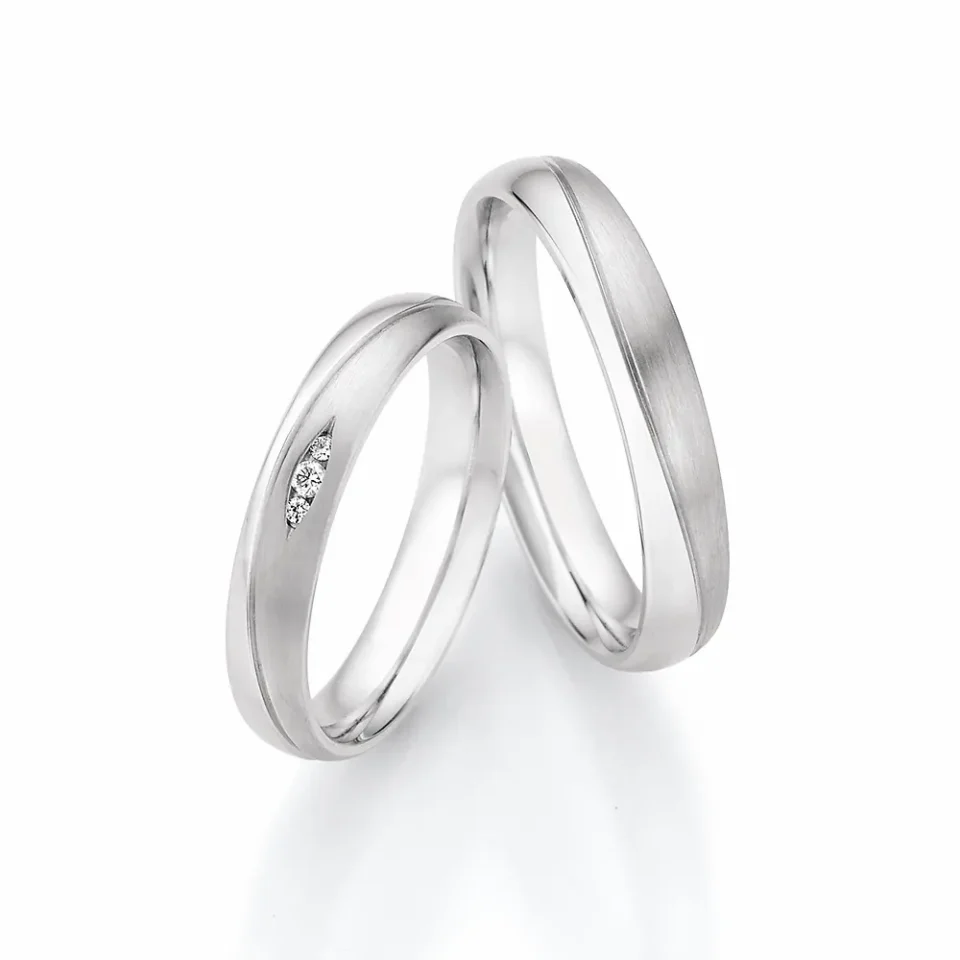 Alianzas de boda de plata con diamantes