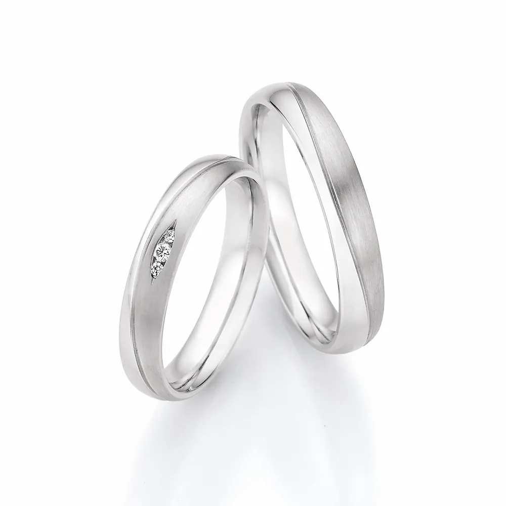 Alianzas de boda de plata con diamantes
