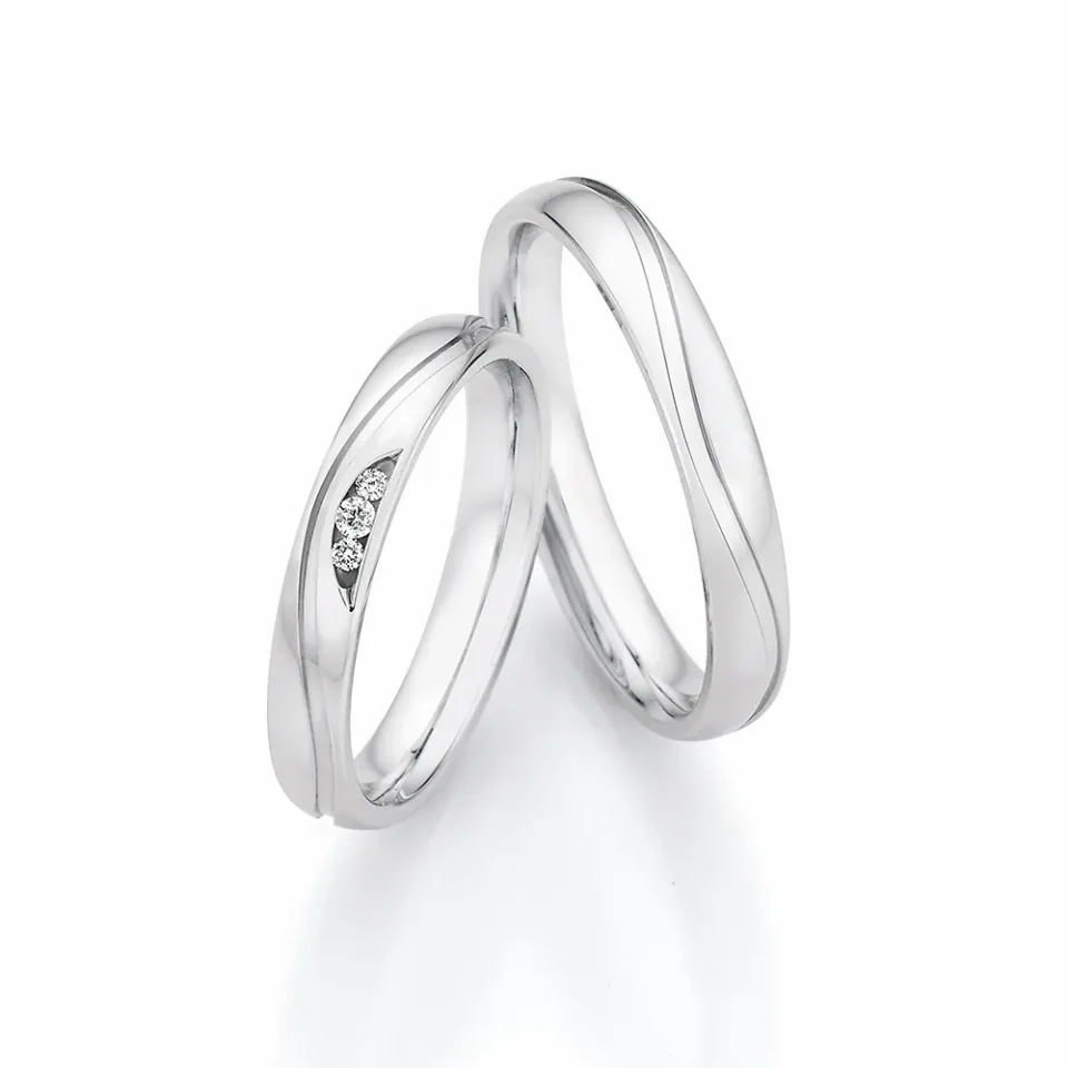 Alianzas de boda de plata con diamantes
