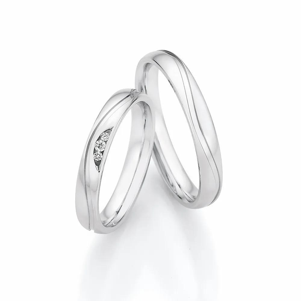 Alianzas de boda de plata con diamantes