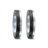 Alianzas de boda de acero y carbono con diamantes
