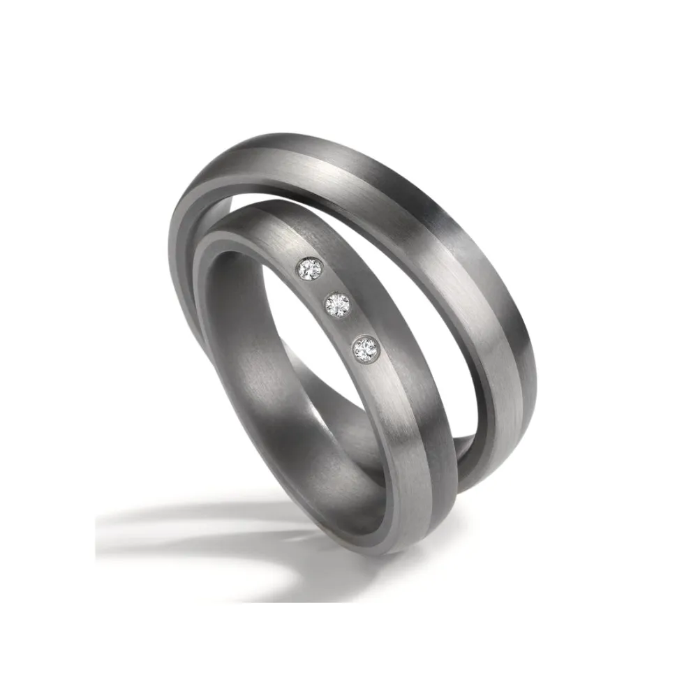 Alianzas de boda de tántalo y platino con diamantes