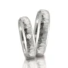 Alianzas de boda de acero con diamante
