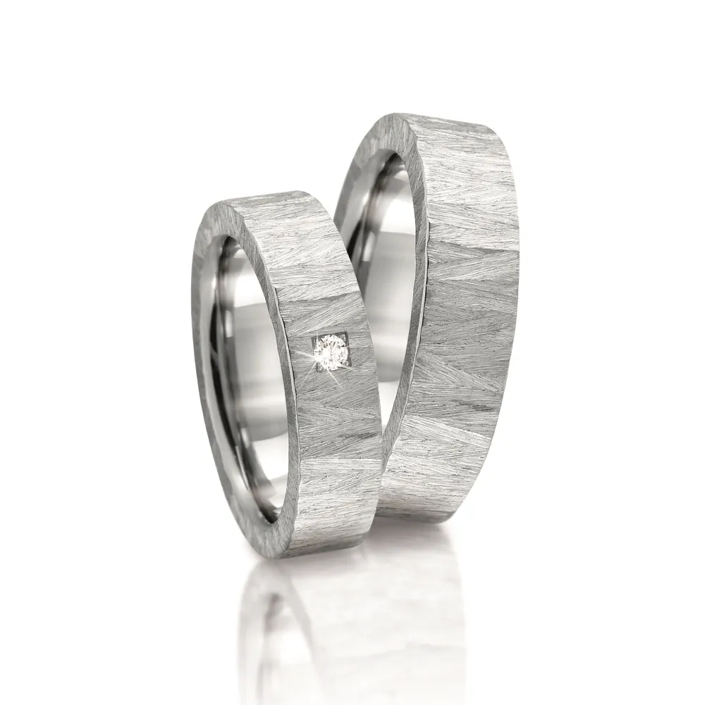 Alianzas de boda de acero con diamante