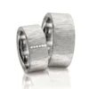 Alianzas de boda de acero con diamantes