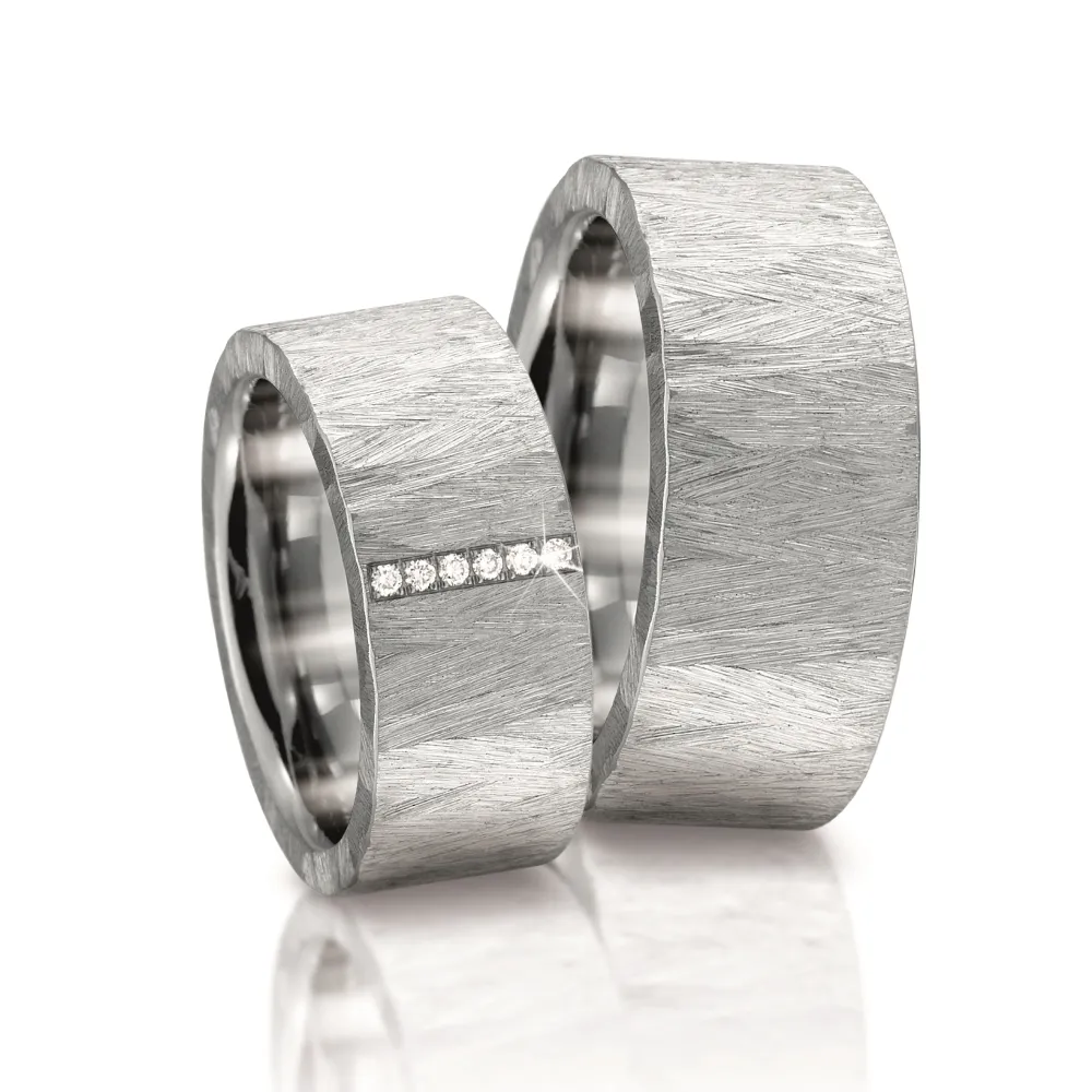 Alianzas de boda de acero con diamantes