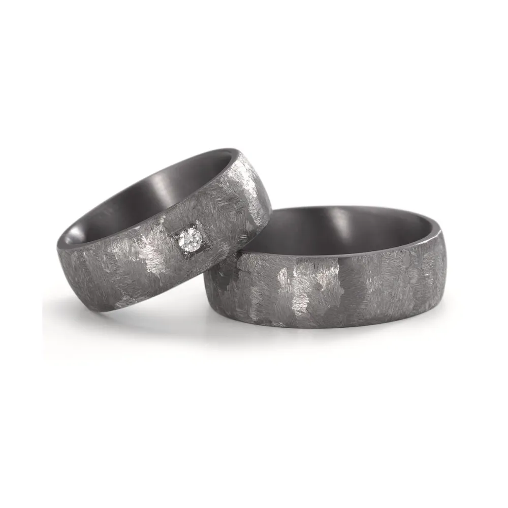 Alianzas de boda de tántalo con diamante
