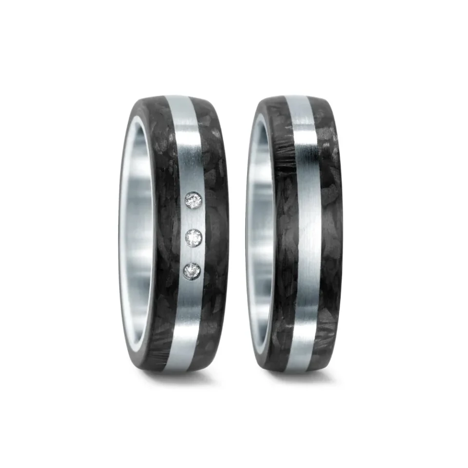Alianzas de boda de acero y carbono con diamantes