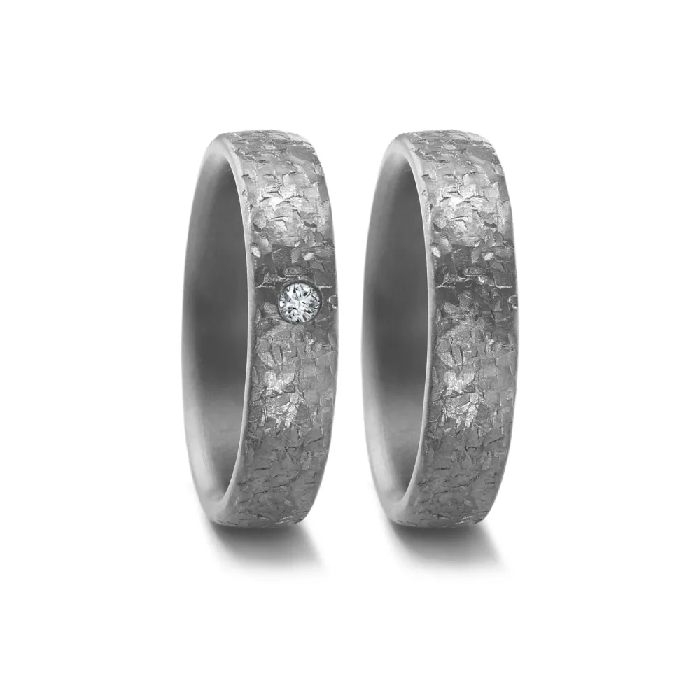 Alianzas de boda de tántalo con diamante