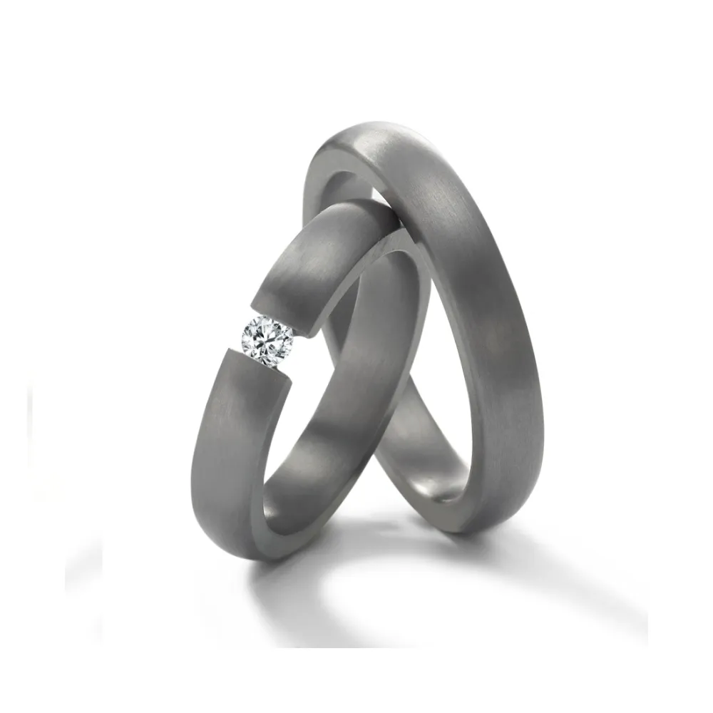 Alianzas de boda de tántalo con diamante