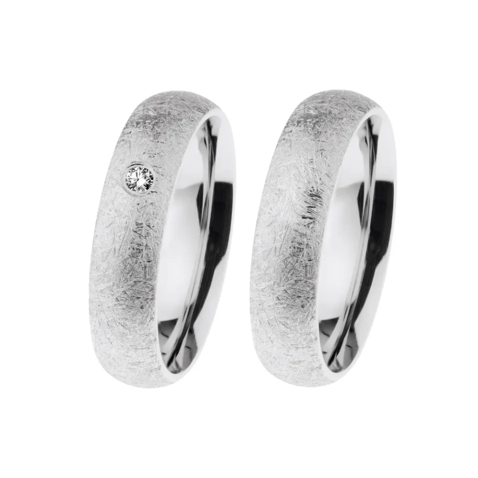 Alianzas de boda de acero con diamante