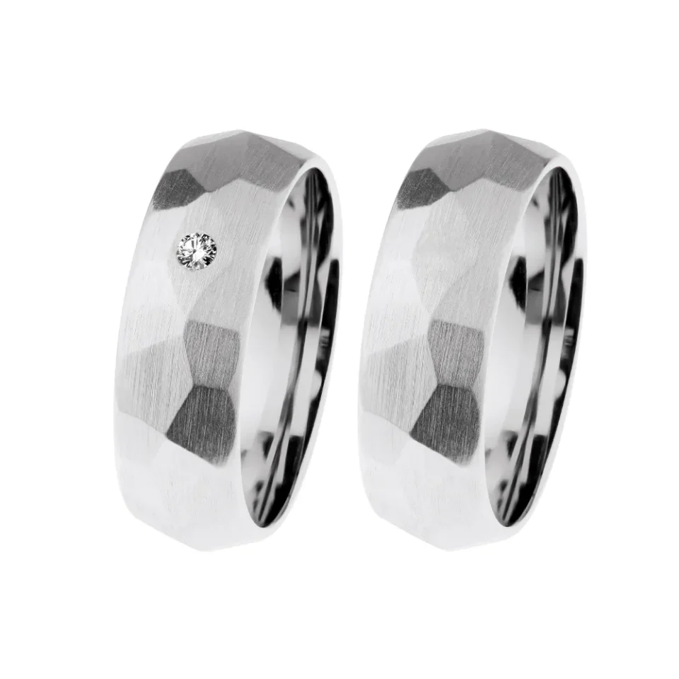 Alianzas de boda de acero con diamante