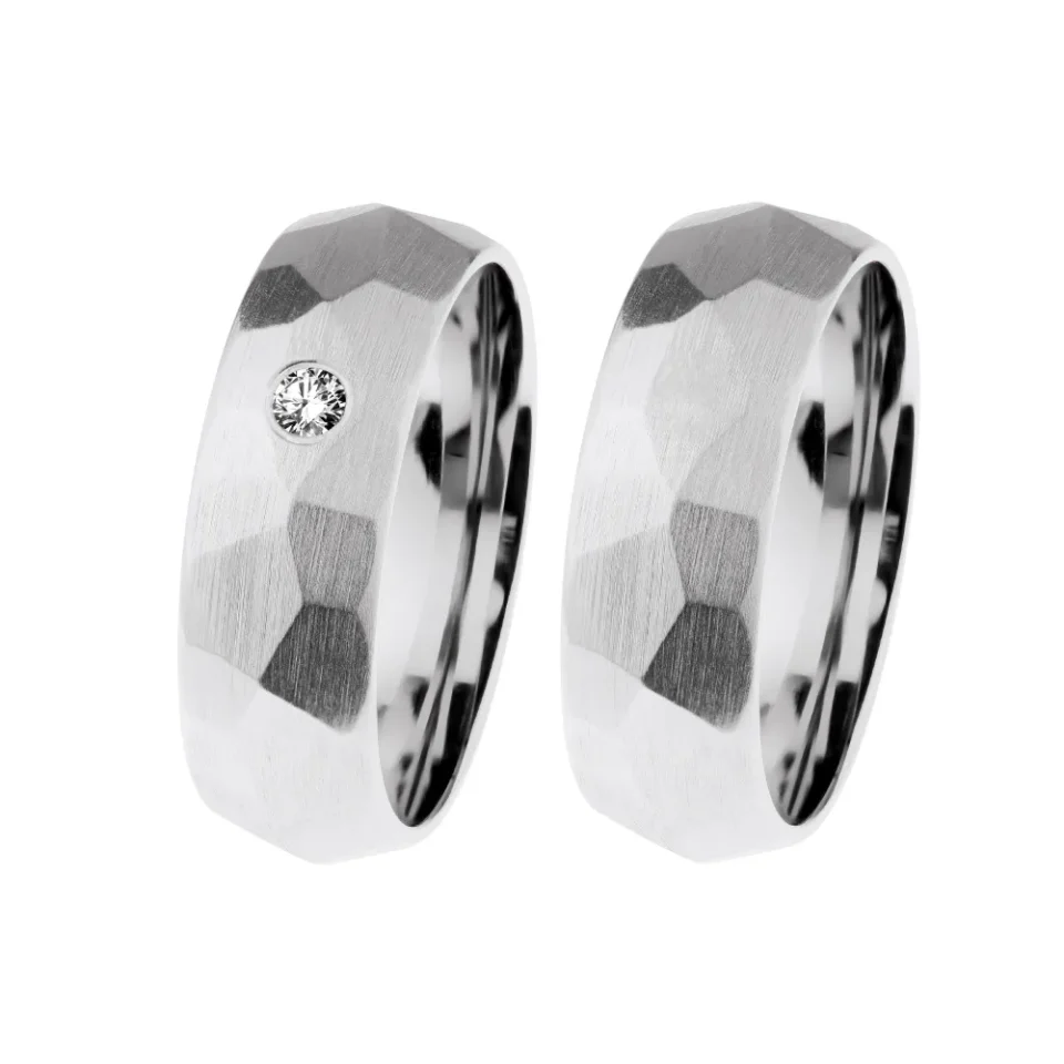 Alianzas de boda de acero con diamante