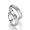 Alianzas de boda de plata con diamante