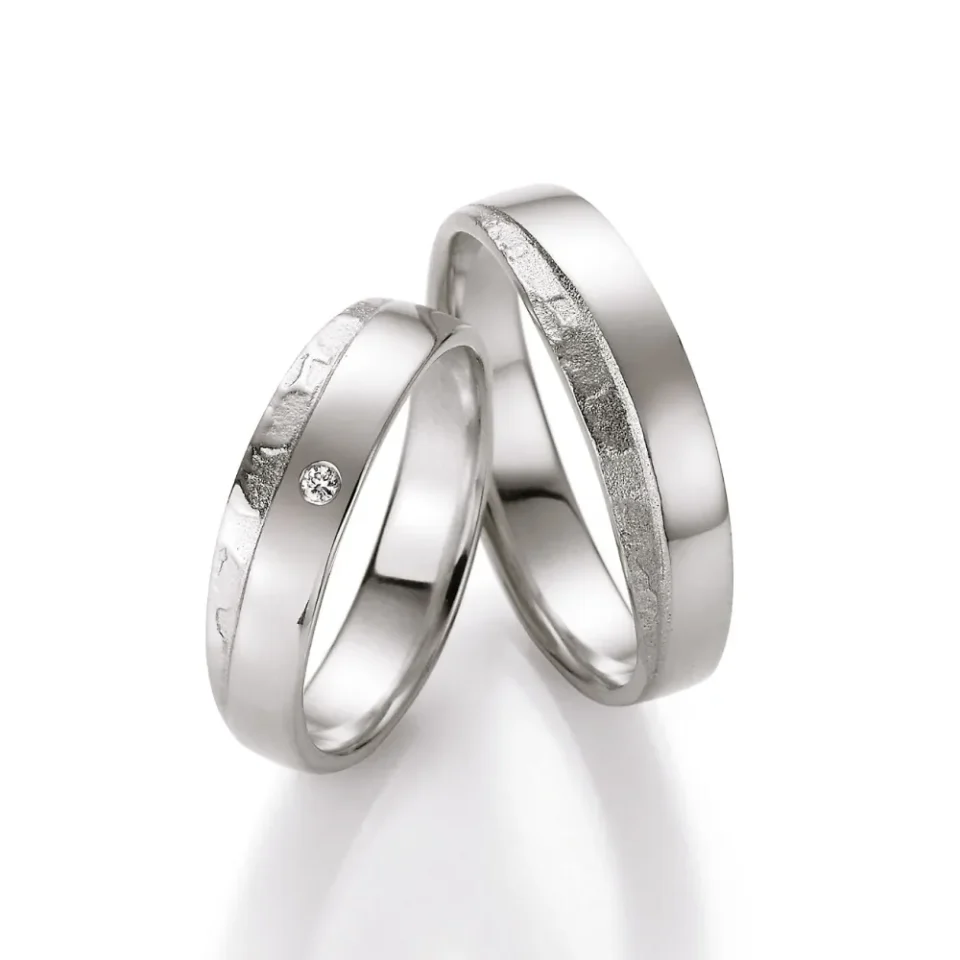 Alianzas de boda de plata con diamante