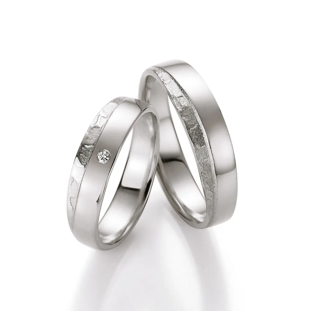 Alianzas de boda de plata con diamante