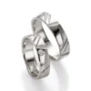 Alianzas de boda de plata con diamante