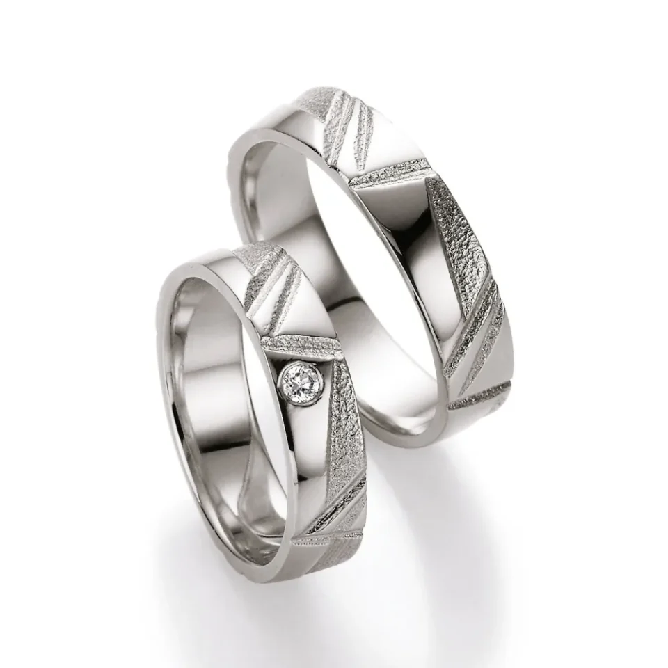 Alianzas de boda de plata con diamante
