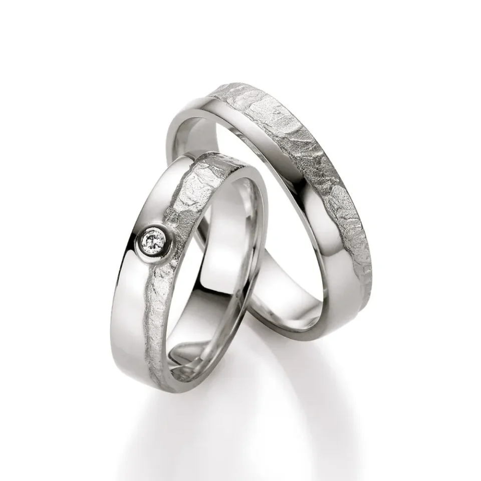Alianzas de boda de plata con diamante