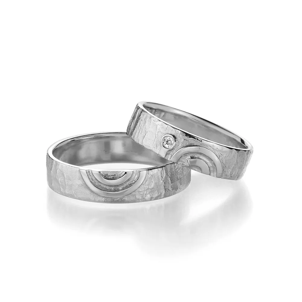 Alianzas de boda de plata con diamante