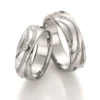 Alianzas de boda de plata con diamante