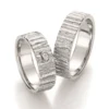 Alianzas de boda de plata con diamante