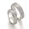 Alianzas de boda de plata con diamante