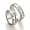 Alianzas de boda de plata con diamante