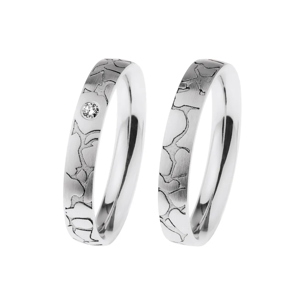 Alianzas de boda de acero con diamante