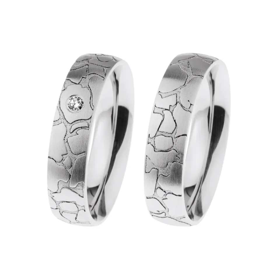 Alianzas de boda de acero con diamante